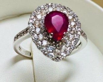 Anello a forma di pera in argento Sterling "Regal Glow" con rubino e zirconi bianchi, taglia 11, di Colleen Lopez