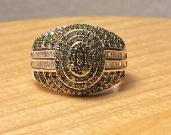 Raro anello da donna con diamanti verdi e zirconi bianchi a baguette, misura 9, in argento 925
