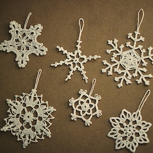 Set of 6 different design white crochet snowflakes,hanging snowflakes,Christmas decor,white winter decor,tree ornaments,Christmas ornament