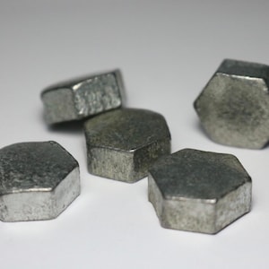 Fünf Zinkmetall Sechsecke 99,99% Element 30 zn Chemieprobe Schüttgut