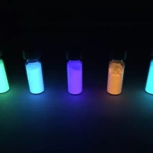 Glow in the dark europium phosphorescent powder 5 pack - chemistry sample