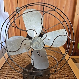 Antique Fan Emerson Electric 2450-D 4 Blade Vintage Desk Fan 10" image 1