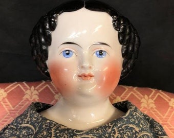 Linda boneca de porcelana antiga de 22&quot;