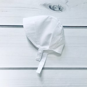 White Baby Bonnet, Girl Sun Bonnet with snaps, Brimless Baby Bonnet Sun Hat, Baby hat with straps, Toddler Bonnet, White Eyelet, Canada