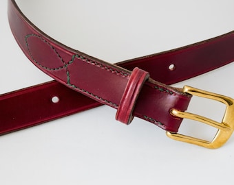 Cinturón de piel burdeos cosido a mano de 3,18 cm de ancho con pespuntes de fantasía - Hebilla de latón Bristol