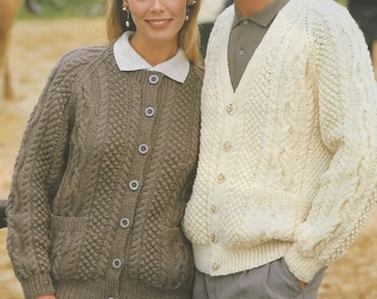Aran Cardigans PDF Patrón de tejido Damas Hombres V y cuello redondo 32-46" en inglés 1352