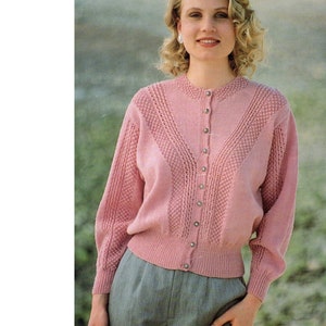 Damen Cardigan Rundhals PDF Strickanleitung 4fach 30-40&quot; Spitze & Blackberry Englisches Muster 1423
