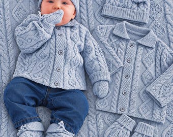 Chaqueta, gorro, manoplas, patucos y manta para bebé (PDF) Patrón de punto DK 6-18 meses Inglés 1056