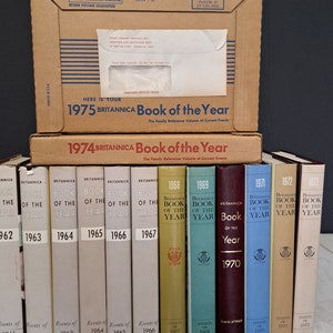 14 Enzyklopädie Britannica Jahresbücher mit original Staubschutzhüllen