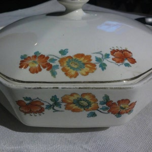1917 home laughlin 10 inch 8 sided serving dish with 2 handles and lid print 67n5 country floral design with gold trim