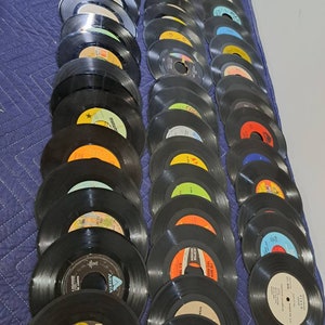 Sammlung von 50 Vintage 45 RPM Schallplatten