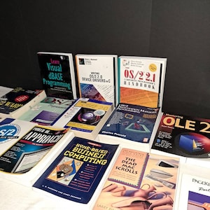 Sammlung von 13 Vintage Computer- und Software-Handbüchern