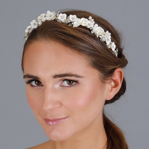 Floral Pearl Headband, Silver Wedding Headband, Pearl Bridal Headpiece, Wedding Hairpiece, Bridal Headband, Boho Wedding Hair Accessory