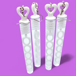 Boucles d&#39;oreilles fantaisie baguette magique | Boucles d&#39;oreilles kawaii | Cadeau de mariée | Pendants d&#39;oreilles nostalgiques | Bijoux de mariage | Cadeau de demoiselle d&#39;honneur | Années 90