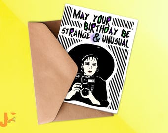Tarjeta de cumpleaños de terror extraña e inusual