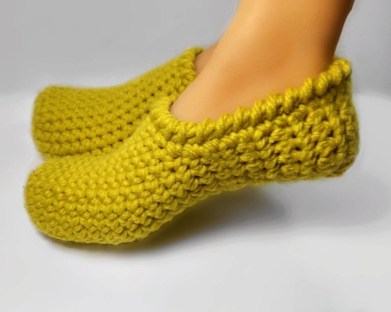 Crochet pattern for slipper Goldie image 1