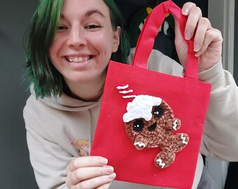 Gingerbread Narwhal Crochet Applique – Free Holiday Crochet Pattern, Christmas Gift DIY, Tote Bag Patch