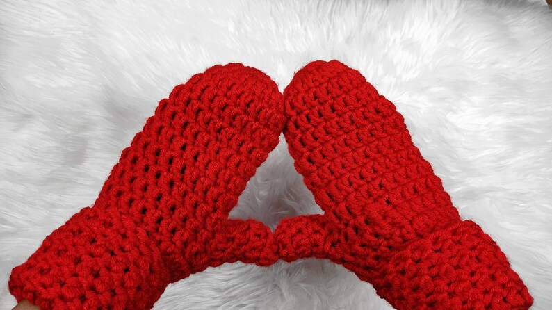 K.I.S.S. Crochet Mitten Pattern Includes Free Video Tutorial /Chunky Crochet Mittens image 1