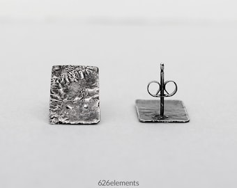 Orecchini a bottone rettangolari in argento ossidato - orecchini a bottone in argento 925 testurizzato - gioielli artigianali geometrici minimalisti