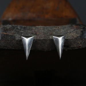 Men&#39;s minimalist 925 silver earrings - lightweight oxidised sterling silver triangle studs - geometric modern jewellery