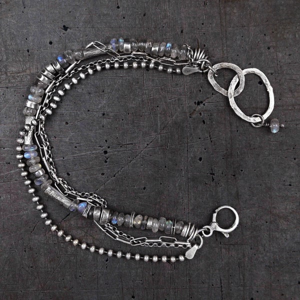Bracelet en argent sterling brut labradorite - bracelet délicat en argent oxydé fait main - cadeau pour elle - bijoux bohèmes artisanaux modernes
