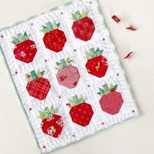 Little Strawberries Mini Quilt PDF Pattern