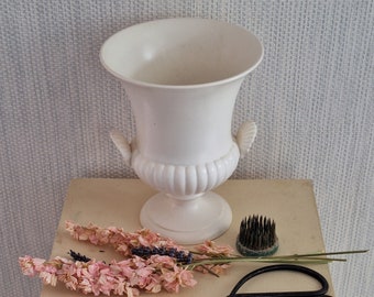 Vintage wedgewood cream flower in.vase. decorative. home decor