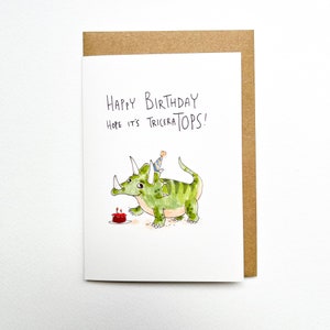 Feliz cumpleaños, espero que sea TriceraTops Tarjeta de felicitación de dinosaurio hecha a mano para el arte de celebración de cumpleaños