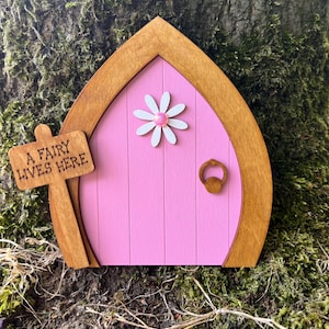 Pink Daisy Fairy Door: Handcrafted Floral Garden Decor