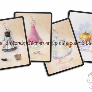 Peut inclure: Ensemble de quatre fonds d'écran numériques pour tablette représentant le soulier de verre de Cendrillon, une citrouille et deux robes. Le texte "Set de fonds d'écran enchantés pour tablette" est visible sur l'image.