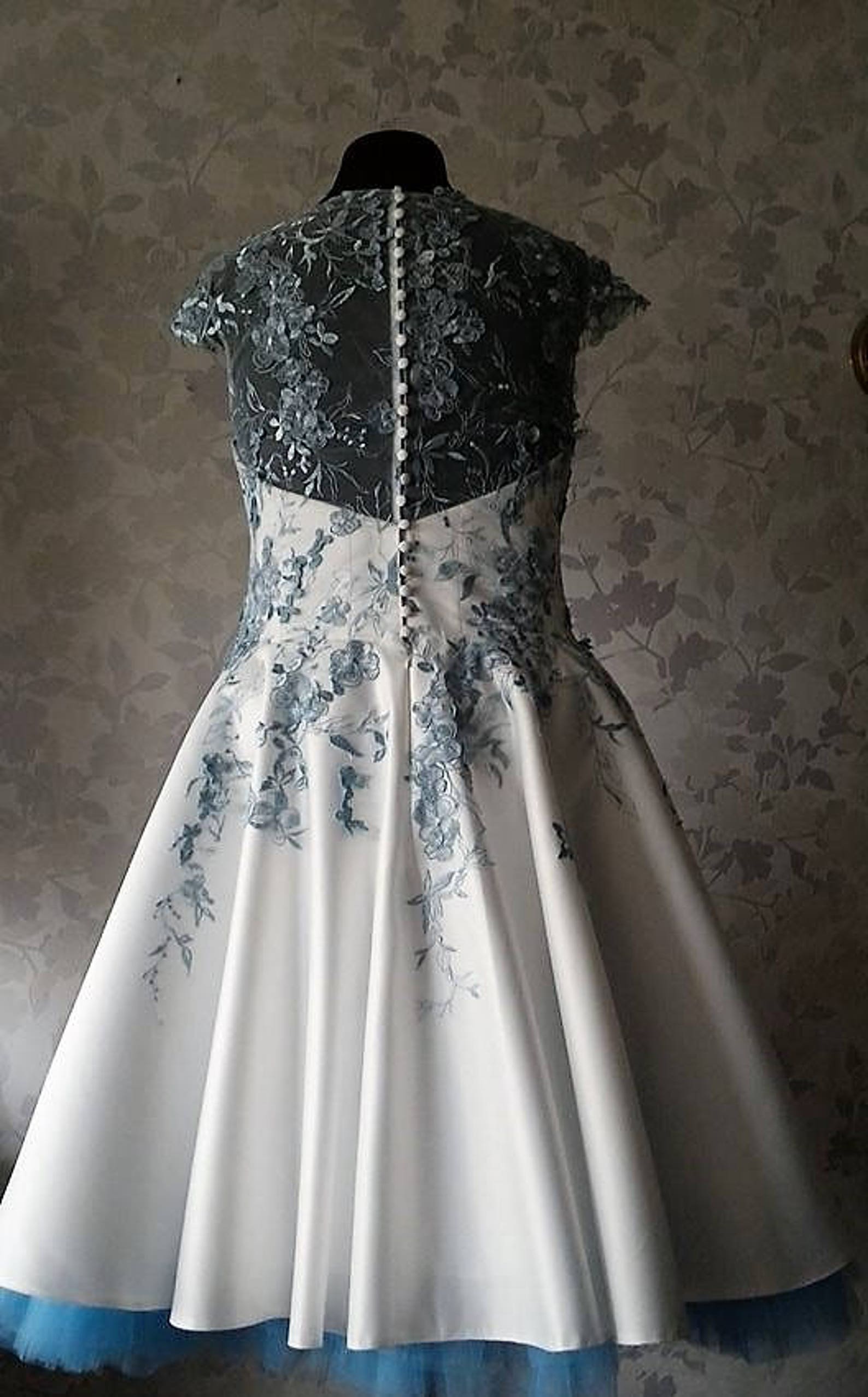 Tea-length Wedding Dress With a Blue Lace a Fully Closed Back - Etsy Sweden