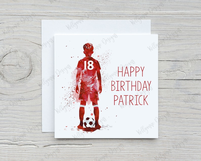 Puede incluir: Una ilustraci&oacute;n de acuarela roja de un jugador de f&uacute;tbol con el n&uacute;mero 18 en su camiseta. El jugador est&aacute; sosteniendo un bal&oacute;n de f&uacute;tbol. El texto "Happy Birthday Patrick" est&aacute; escrito debajo del jugador.