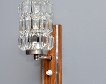 Midcentury wall lamp with crystal clear glass shade, 1960s