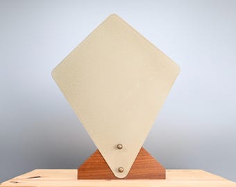 エヴァ・ヴァルナモ作とされる希少なヴィンテージメタル製ウォールランプ。スカンジナビアデザイン、スウェーデン、1950年代。