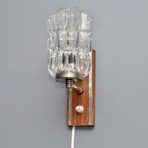 Midcentury wall lamp with crystal clear glass shade, 1960s