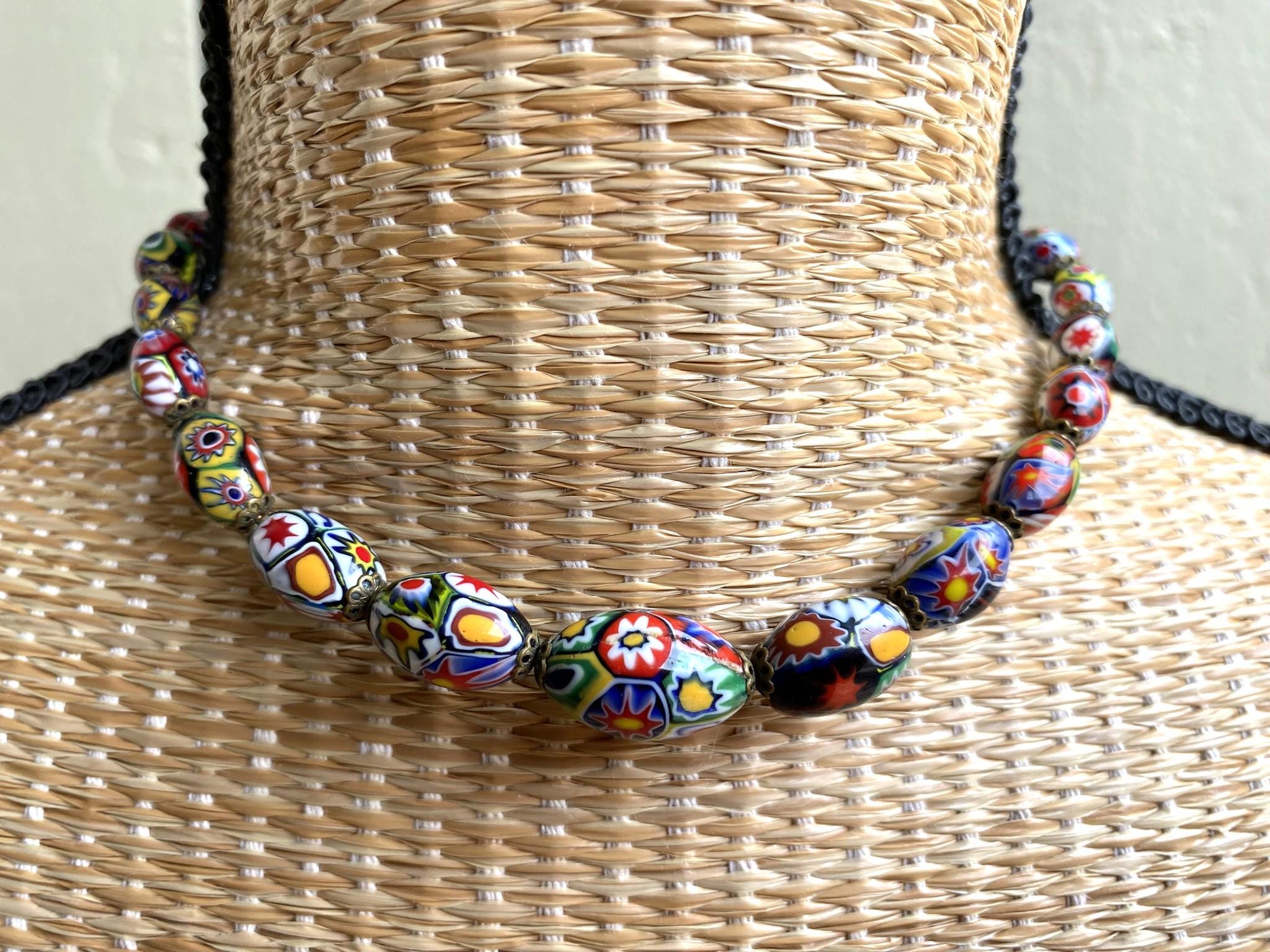 GRAND COLLIER VINTAGE EN PERLES DE PIERRES POLIES - 84 cm - 86,9 g