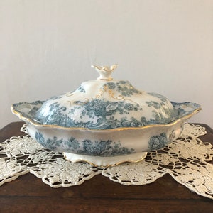 Arthur J. Wilkinson Royal Staffordshire Pottery Covered Vegetable Bowl-Arcadia Pattern- Blue-England