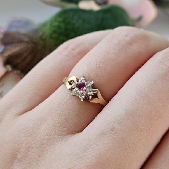 VTG 10k Gold Floral Cluster Ring with Ruby and Di… - image 8