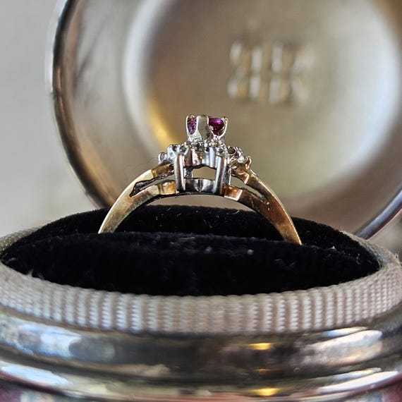 VTG 10k Gold Floral Cluster Ring with Ruby and Di… - image 7