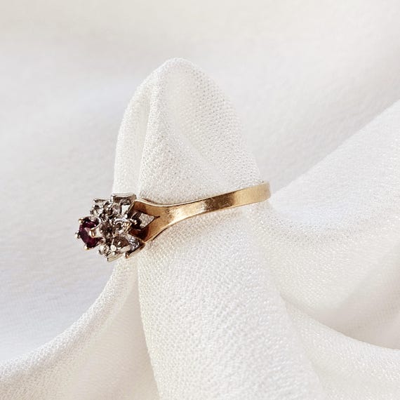 VTG 10k Gold Floral Cluster Ring with Ruby and Di… - image 3