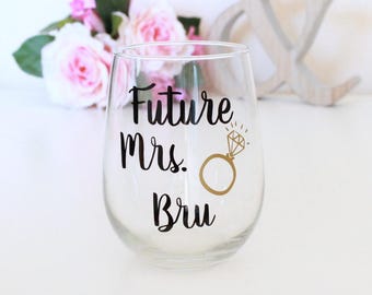 Future Mrs Wine Glass, Engagement Wine Glass, Engaged Wine Glass, future bride, wedding engagement gift, bride to be Wine Glass, Future wife