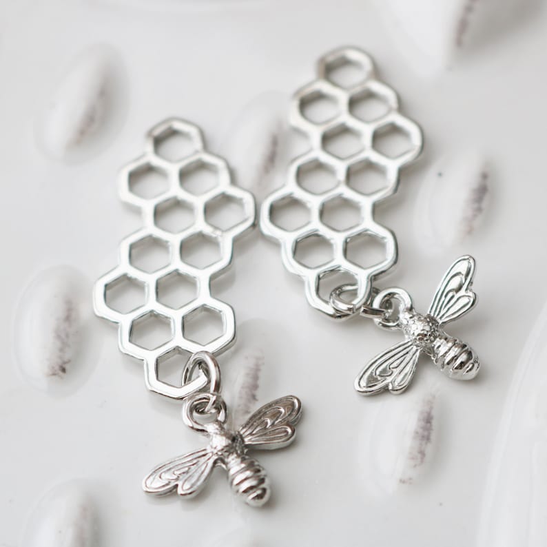 4 x Honeycomb Bee Charm Pendant connectors for jewellery necklace bracelet 25mm