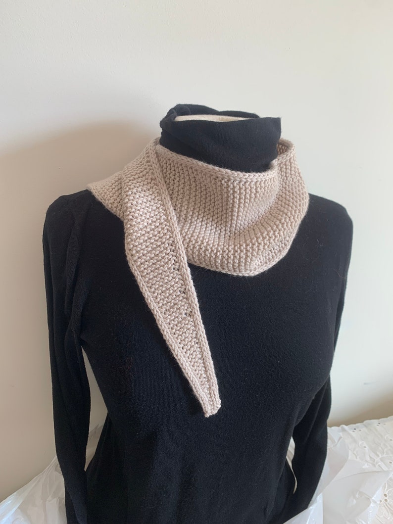 Superwash wool triangle scarf, small knit neck wrap image 4