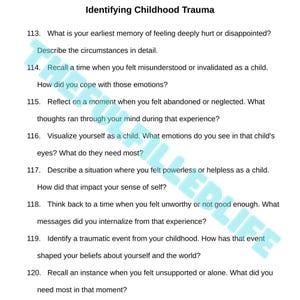Puede incluir: Una p&aacute;gina blanca titulada "Identificando el trauma infantil" con preguntas numeradas. Las preguntas invitan a la reflexi&oacute;n sobre experiencias infantiles y emociones.