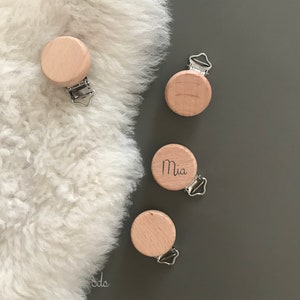 30mm Personalized Round Wooden Clip/ Customized Clips With Name/ Wood Pacifier Clip/ Natural Wood Dummy Holder/ Wood Suspender Clip