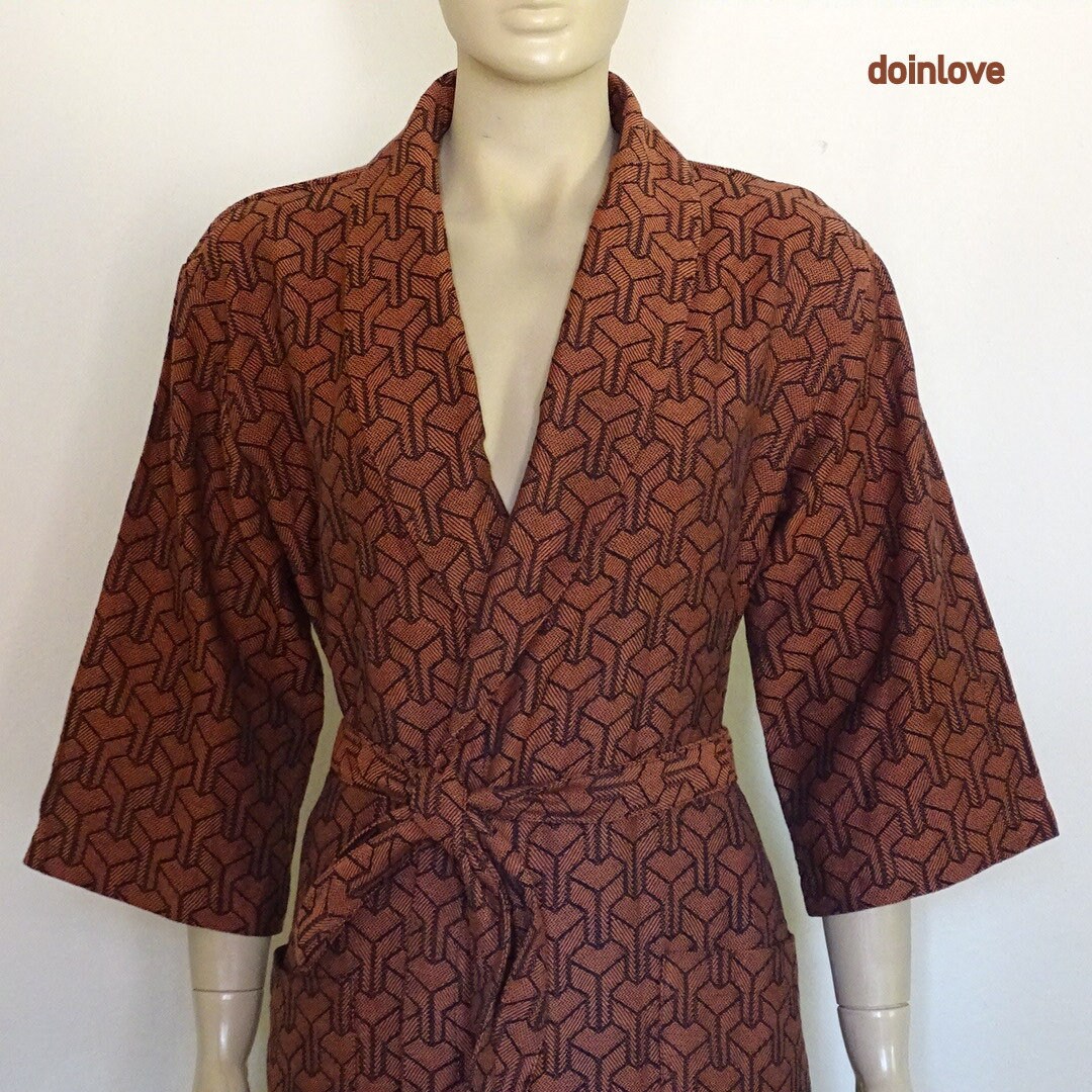 Kundenspezifische Kimono-Robe aus weicher Baumwolle mit 3/4 Ärmeln in brauner schwarzer Farbe, leichter Morgenmantel.