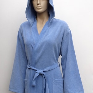 Warmer Bademantel aus steingewaschener superweicher Baumwolle in marineblau mit türkischer Kapuze, Morgenmantel.
