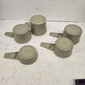 Tupperware Measuring cup set