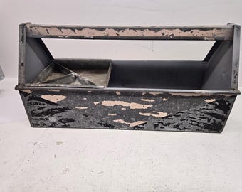Handgjord metallverktygslåda med bricka