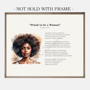 Può includere: Un dipinto ad acquerello di una donna con un'acconciatura afro scura. Il dipinto è in tonalità di marrone e beige. La donna guarda direttamente lo spettatore. Il testo "Proud to be a Woman" è scritto in cima al dipinto, insieme al nome dell'autore, "Millary Ascalon". Il testo sotto il dipinto descrive le molte sfaccettature della personalità di una donna.